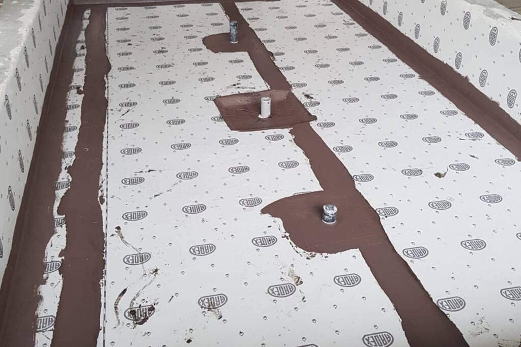 ARDEX su yalıtım ürünlerinin uygulanması sonrasında, havuzun tabanındaki su yalıtım detayları.