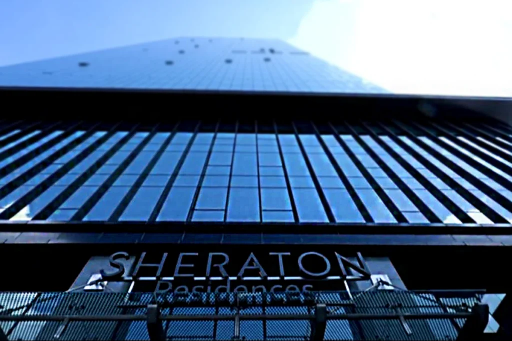 Residences: Sheraton İstanbul Esenyurt'un dış cephe görüntüsü, "Sheraton Residences" tabelasıyla.